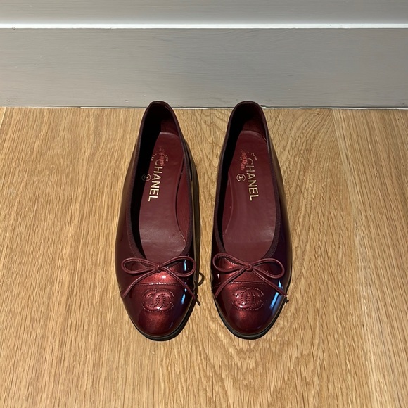 Chanel Patent Leather Ballet Flats Burgundy-Red - Picture 4 of 9